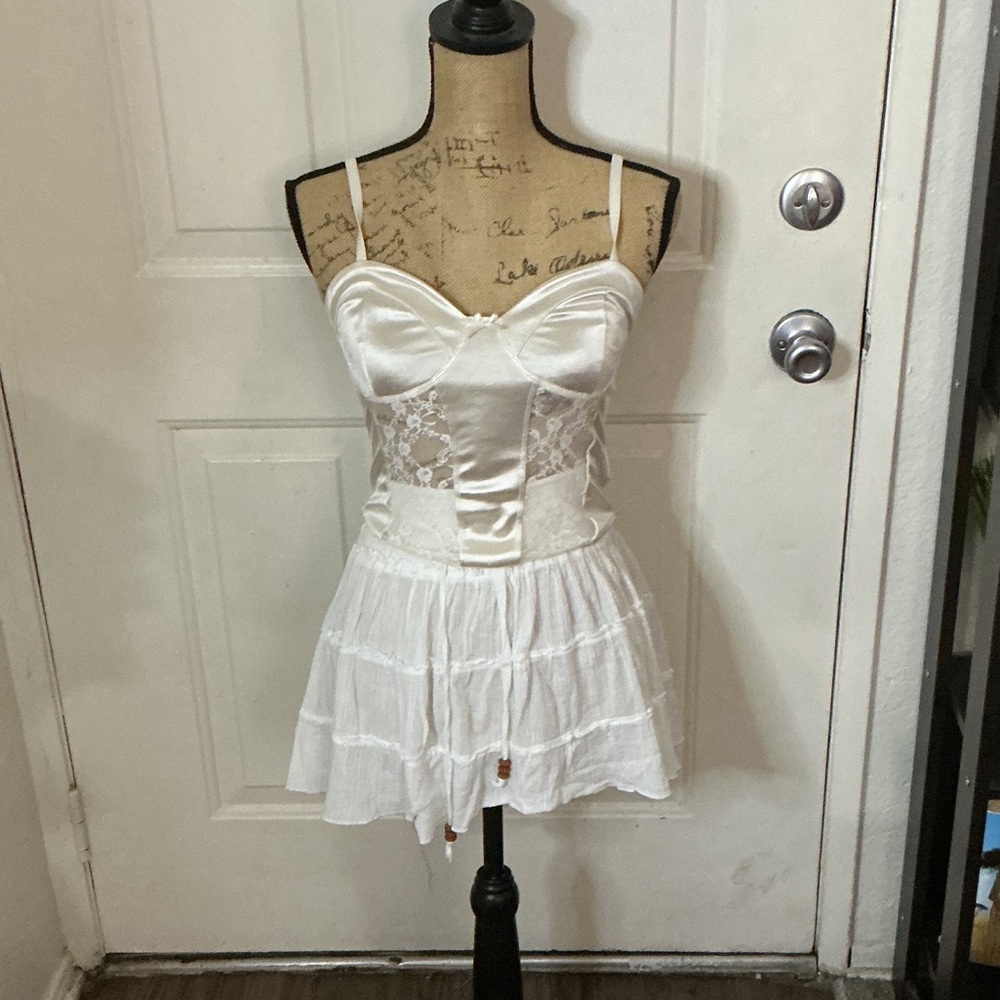 H&M White Satin & Lace Tiered Chemise